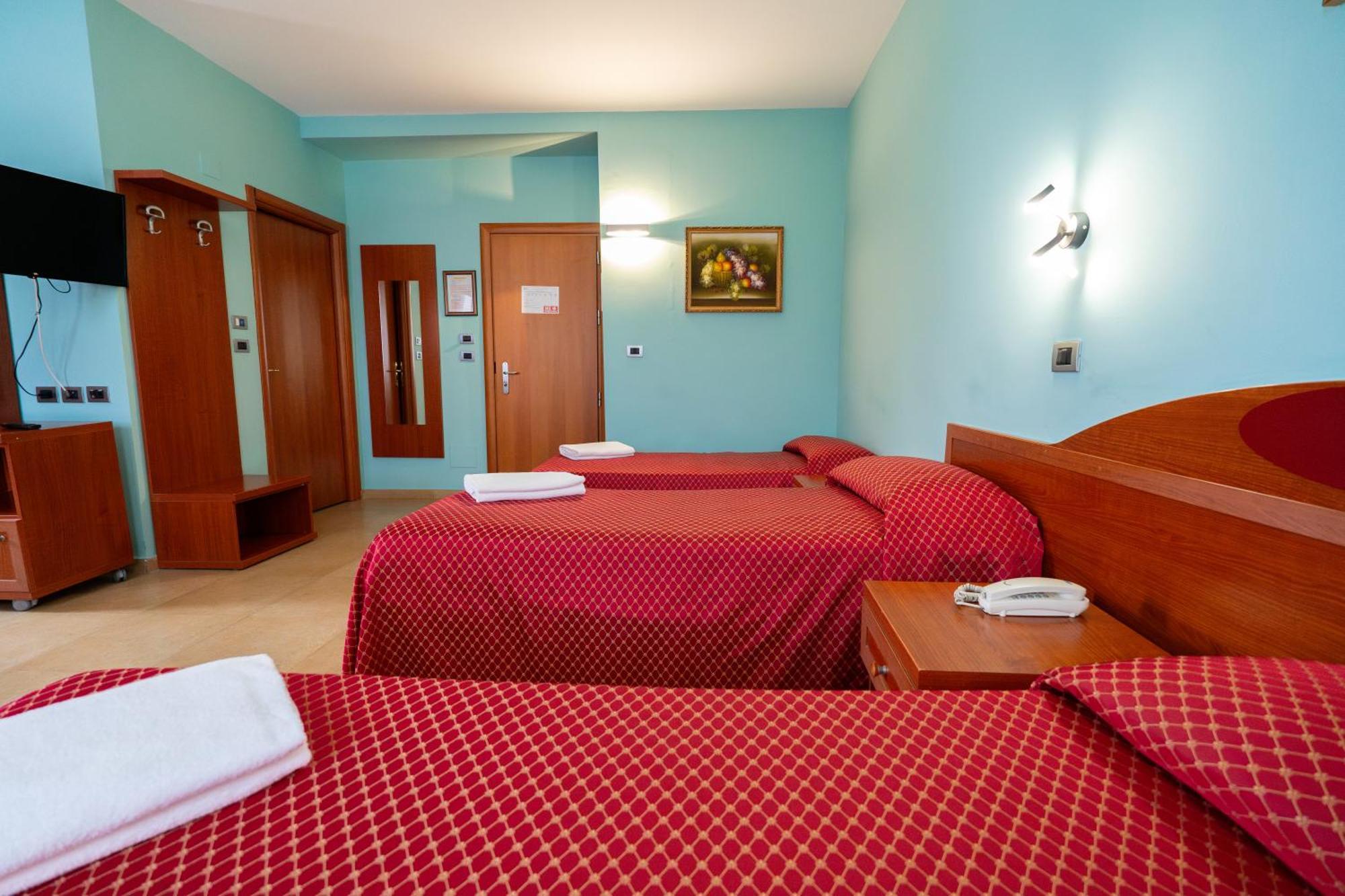 Hotel Cavour Resort مونْكالييري المظهر الخارجي الصورة