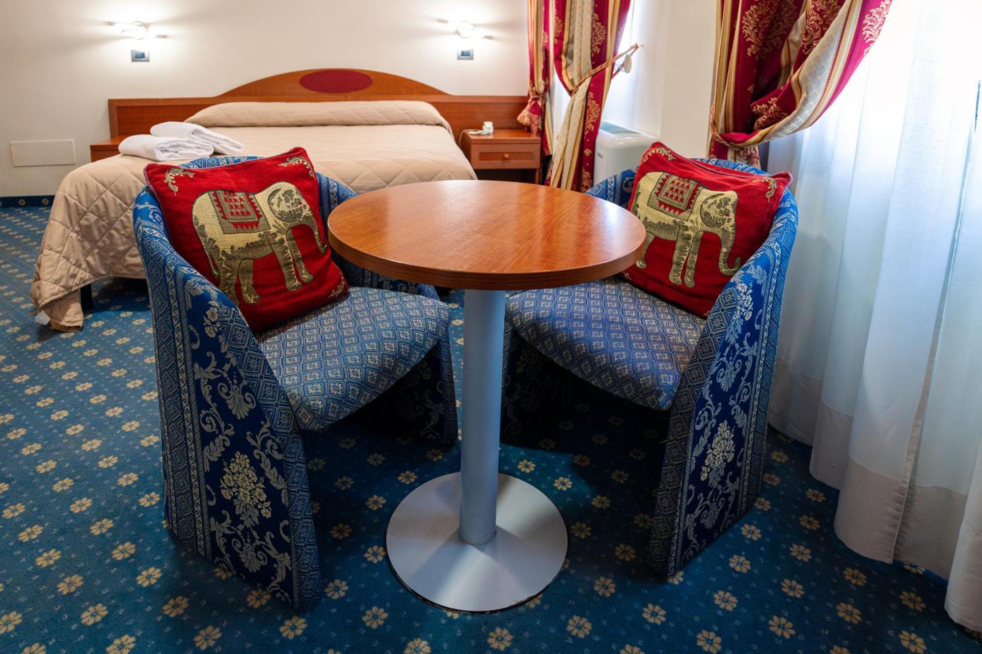 Hotel Cavour Resort مونْكالييري المظهر الخارجي الصورة