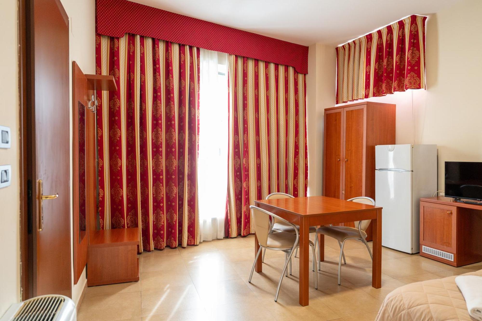 Hotel Cavour Resort مونْكالييري المظهر الخارجي الصورة