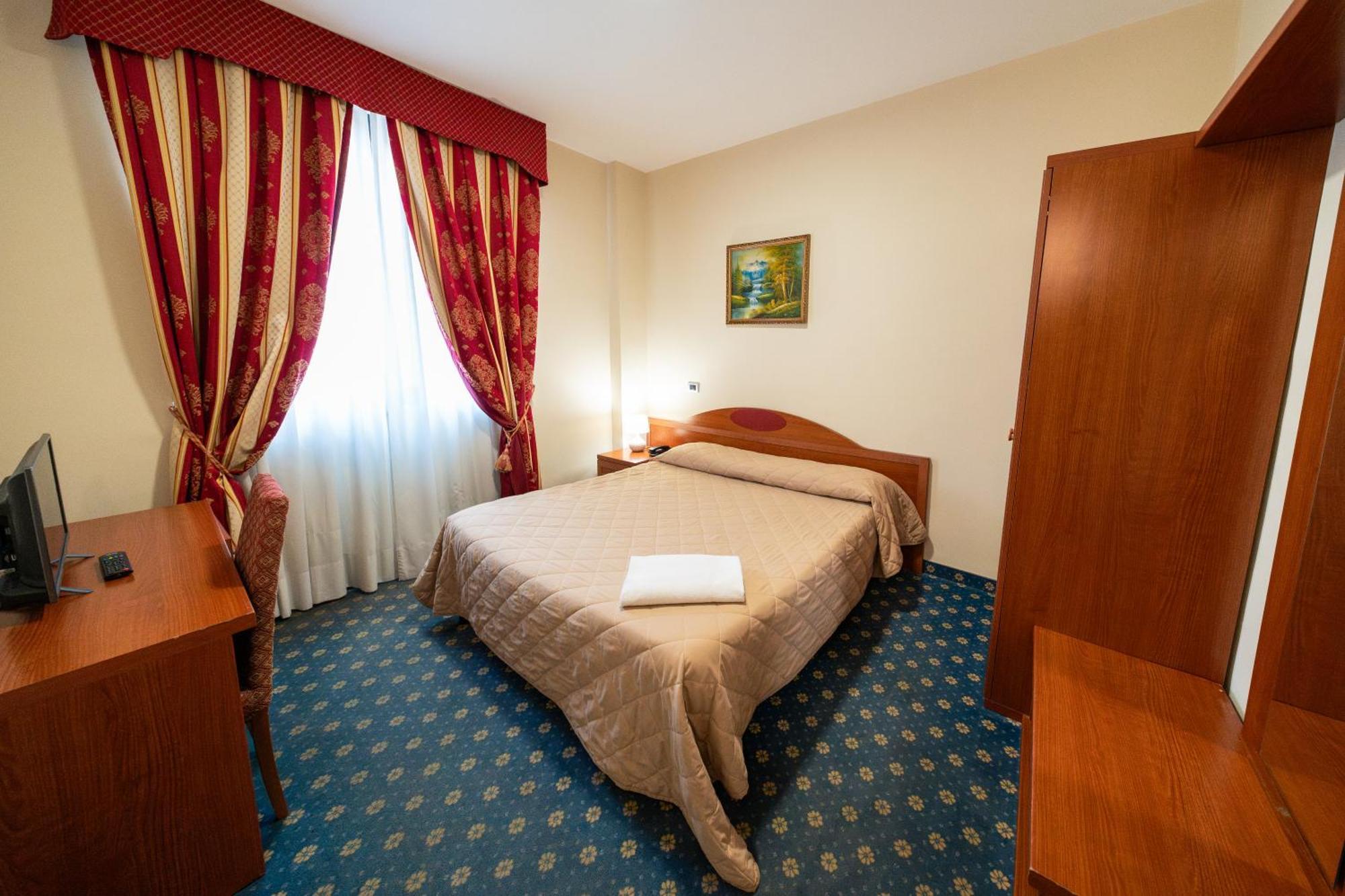 Hotel Cavour Resort مونْكالييري المظهر الخارجي الصورة