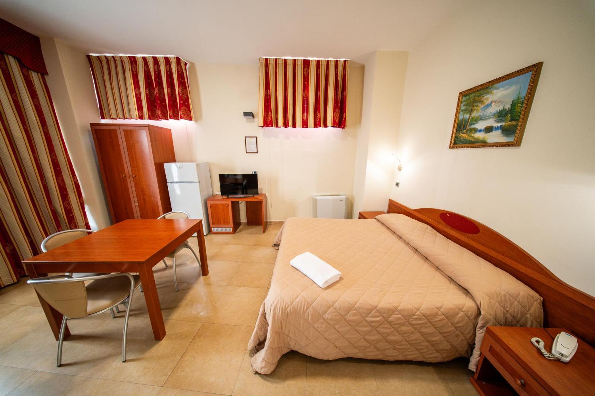 Hotel Cavour Resort مونْكالييري المظهر الخارجي الصورة