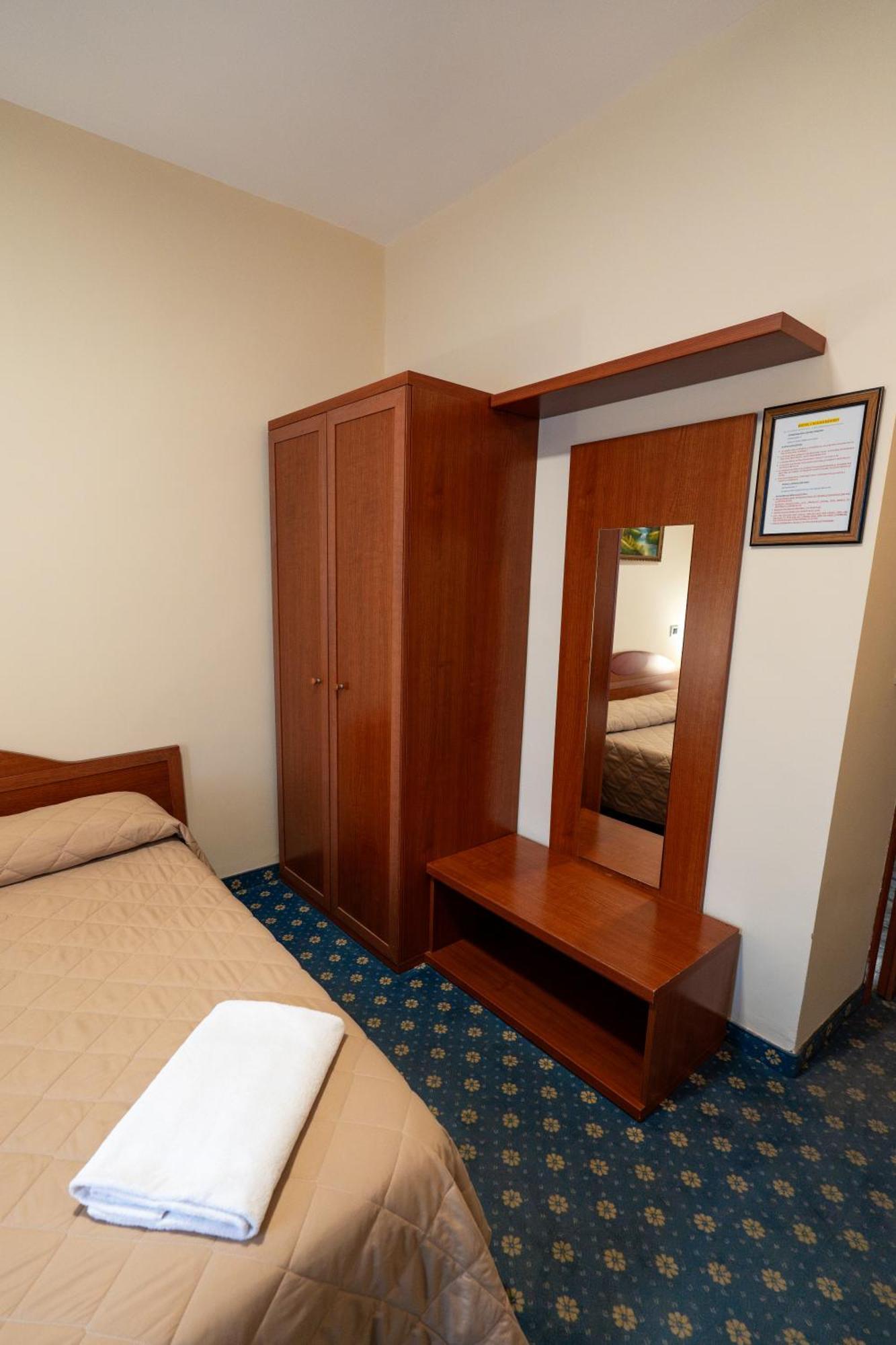Hotel Cavour Resort مونْكالييري المظهر الخارجي الصورة