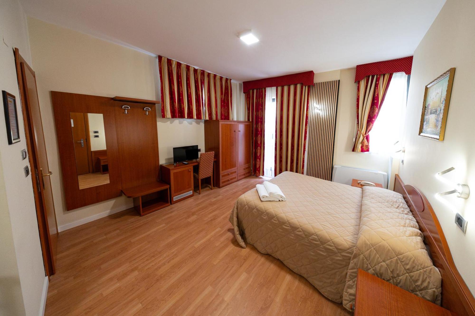 Hotel Cavour Resort مونْكالييري المظهر الخارجي الصورة