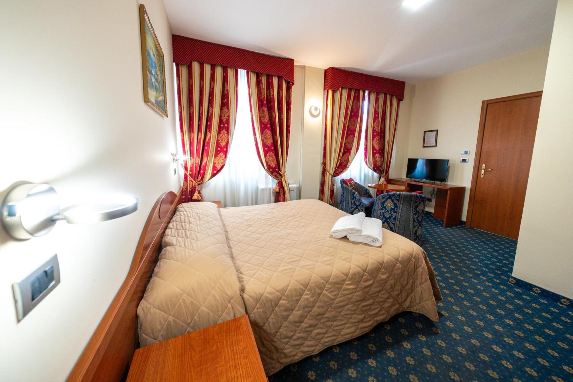Hotel Cavour Resort مونْكالييري المظهر الخارجي الصورة