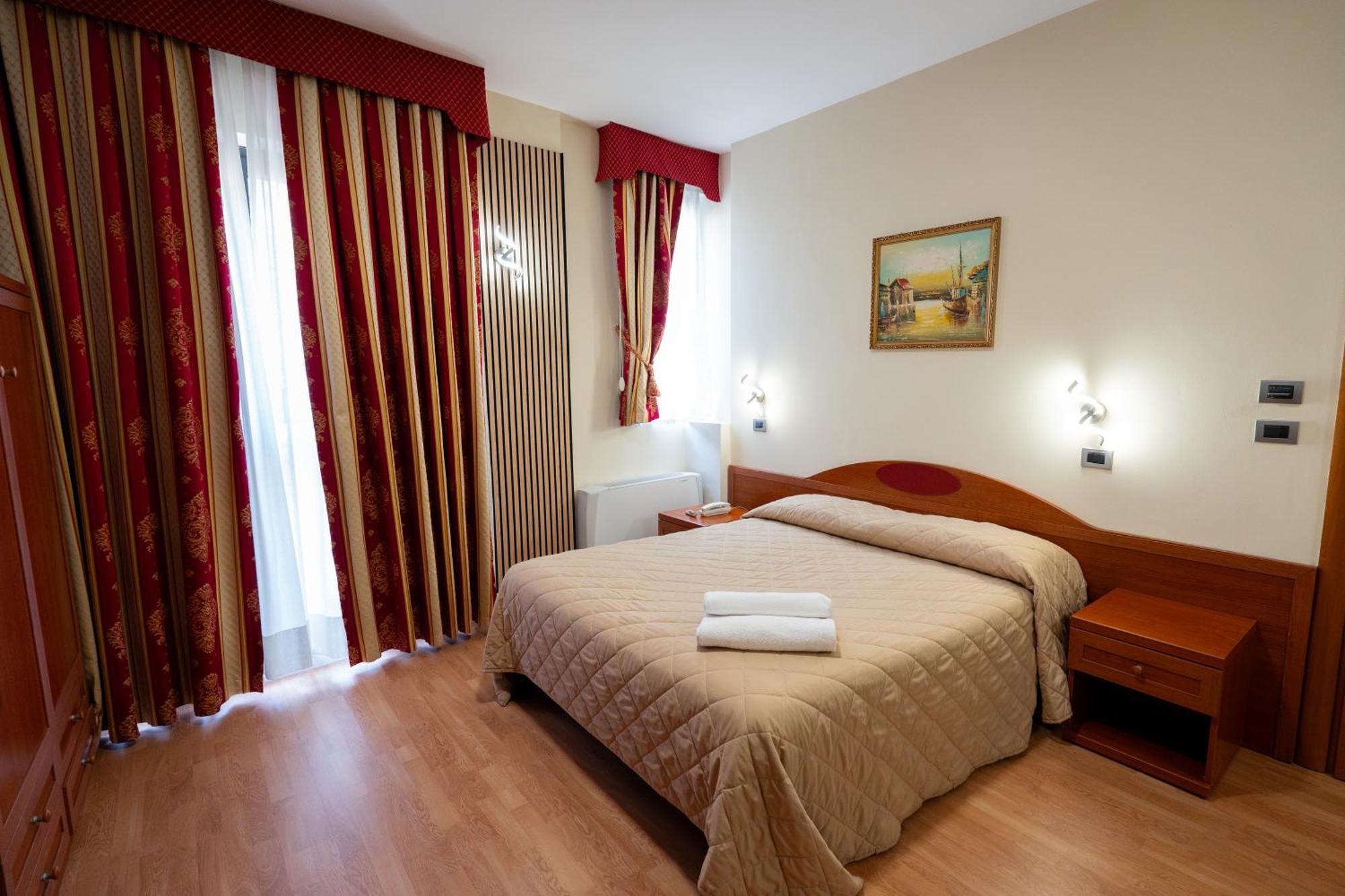 Hotel Cavour Resort مونْكالييري المظهر الخارجي الصورة