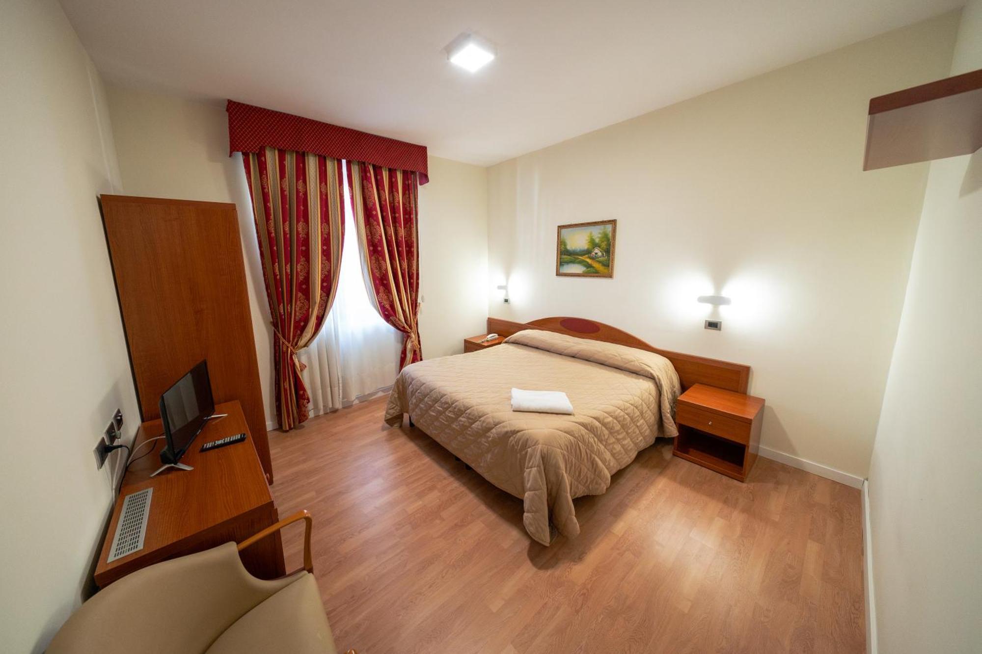 Hotel Cavour Resort مونْكالييري المظهر الخارجي الصورة