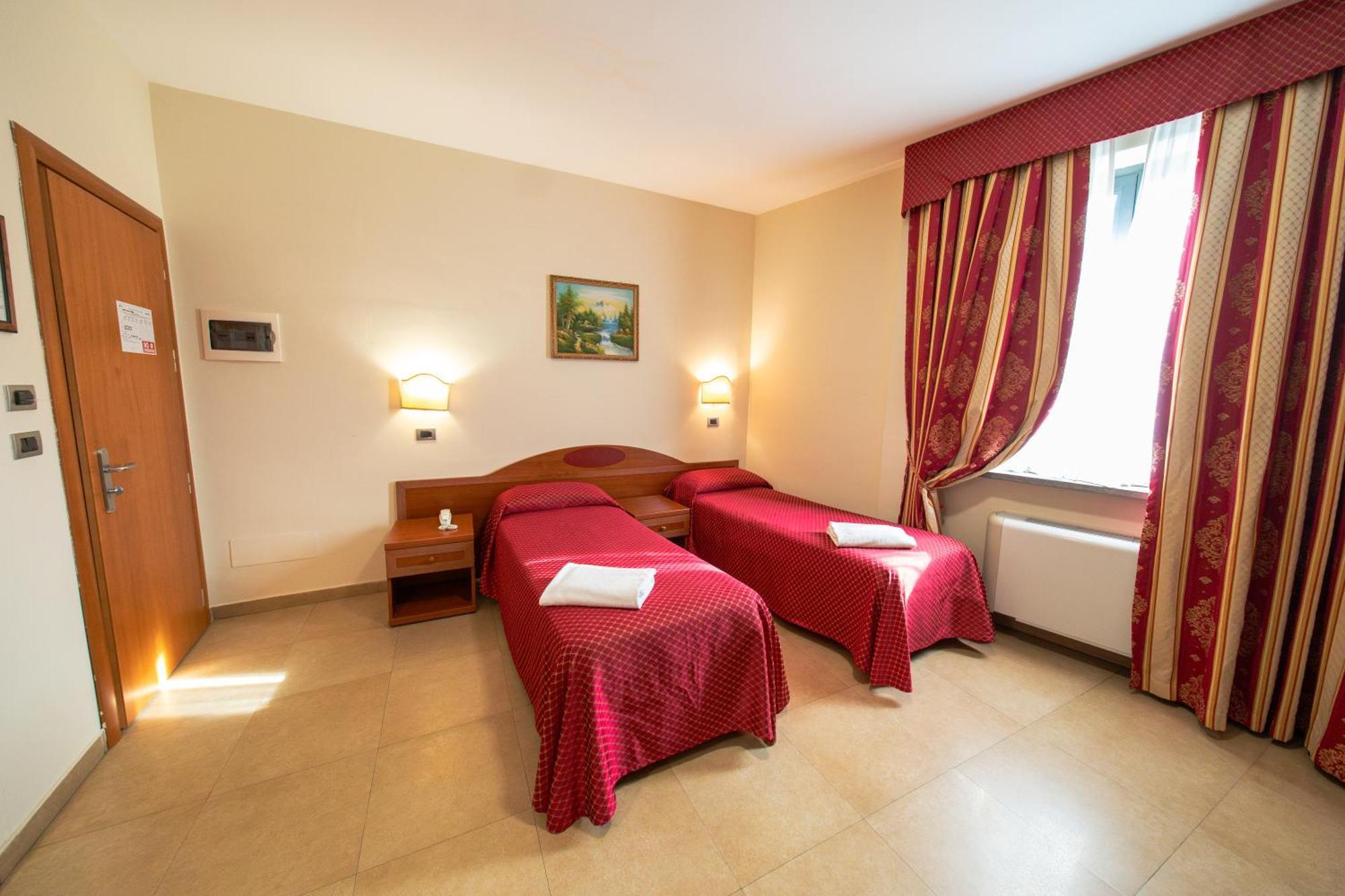 Hotel Cavour Resort مونْكالييري المظهر الخارجي الصورة