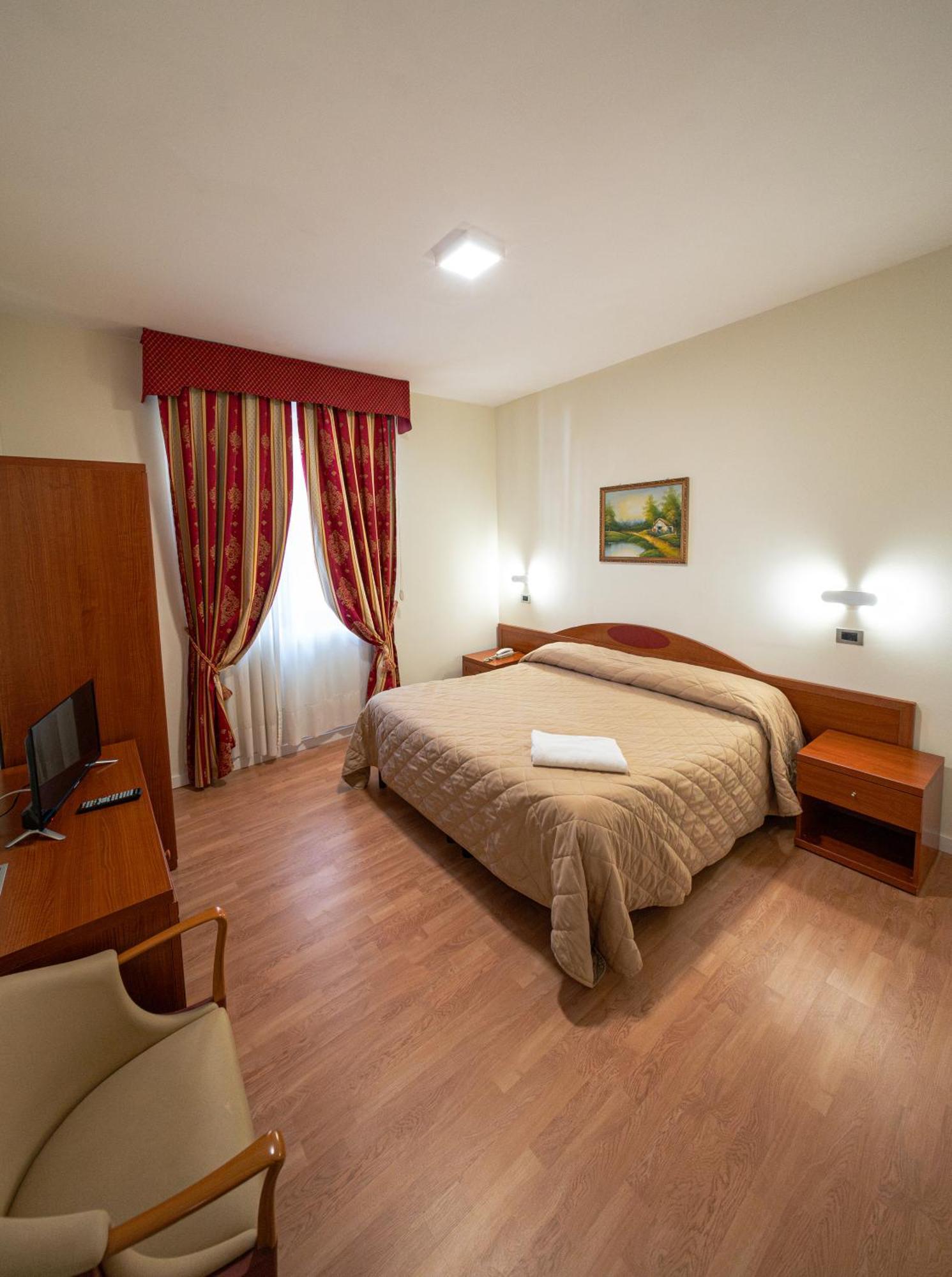 Hotel Cavour Resort مونْكالييري المظهر الخارجي الصورة