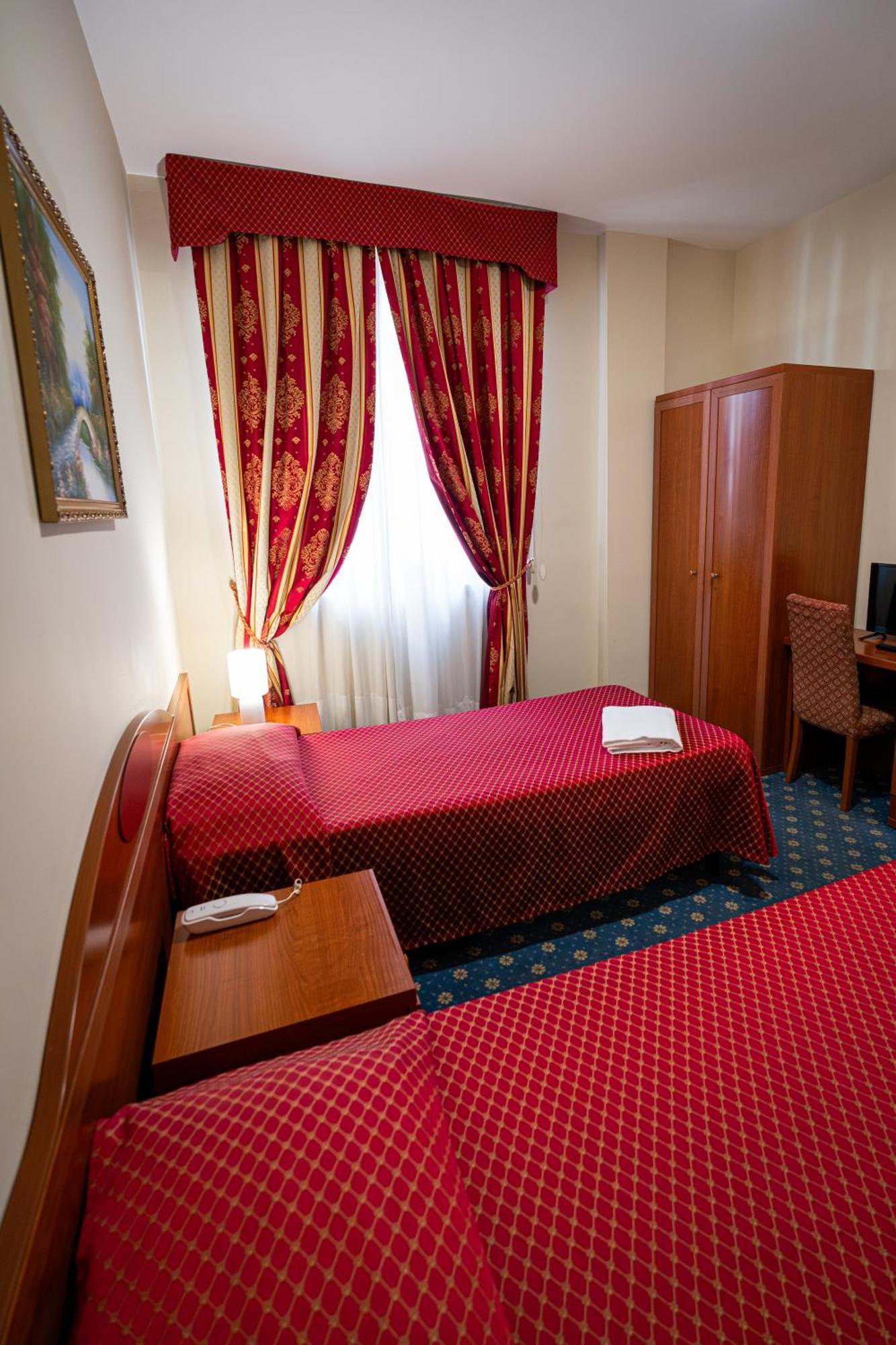 Hotel Cavour Resort مونْكالييري المظهر الخارجي الصورة