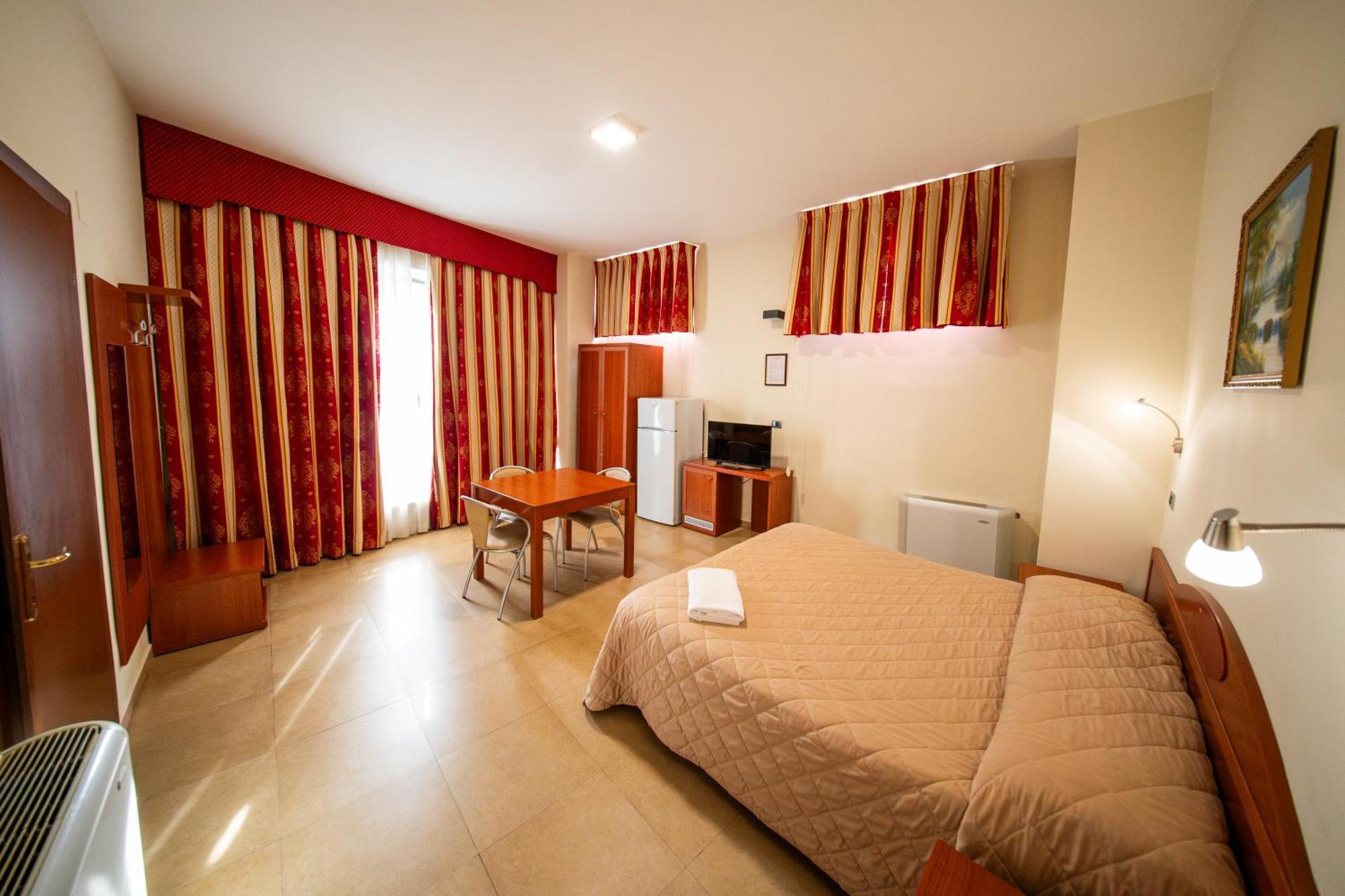 Hotel Cavour Resort مونْكالييري المظهر الخارجي الصورة