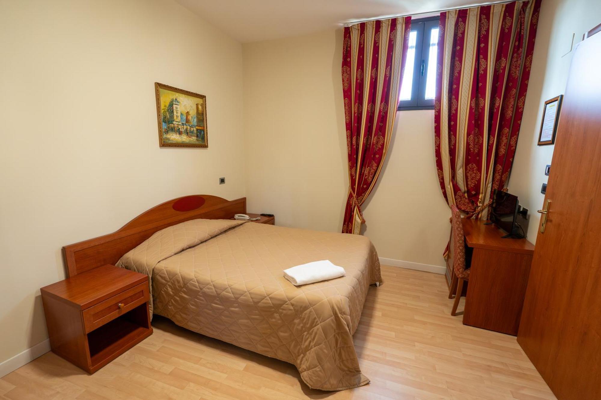 Hotel Cavour Resort مونْكالييري المظهر الخارجي الصورة