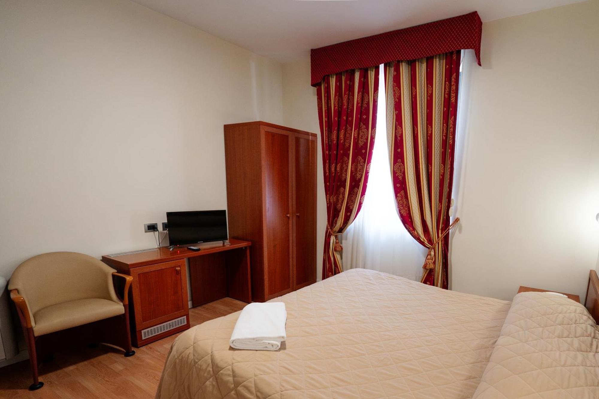 Hotel Cavour Resort مونْكالييري المظهر الخارجي الصورة