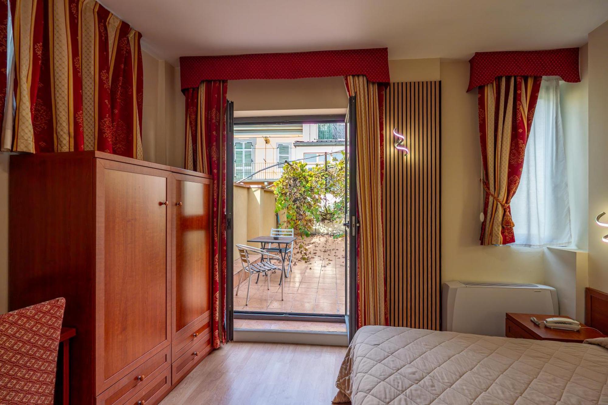 Hotel Cavour Resort مونْكالييري المظهر الخارجي الصورة