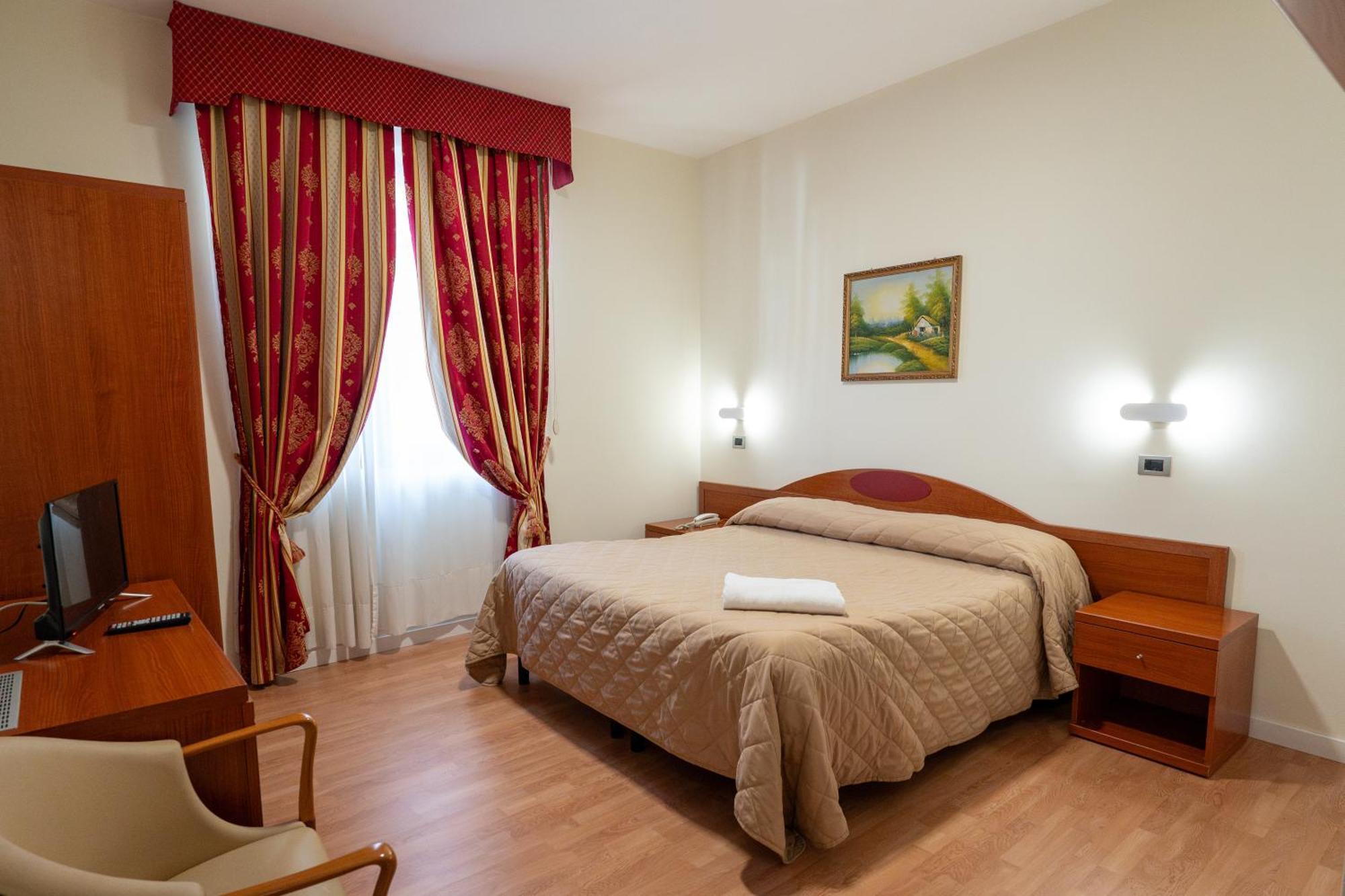 Hotel Cavour Resort مونْكالييري المظهر الخارجي الصورة