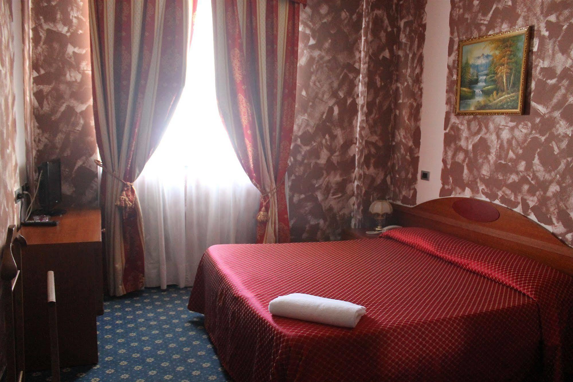 Hotel Cavour Resort مونْكالييري المظهر الخارجي الصورة