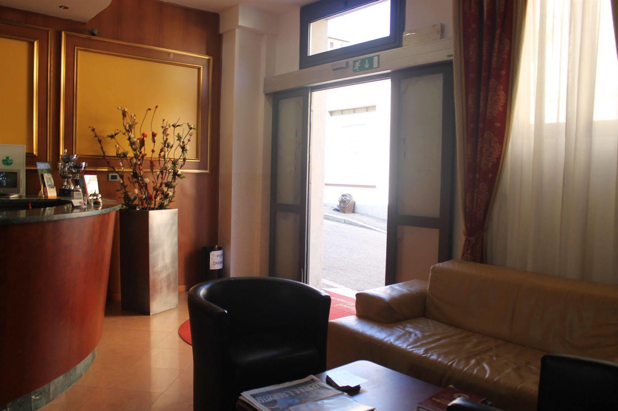 Hotel Cavour Resort مونْكالييري المظهر الخارجي الصورة