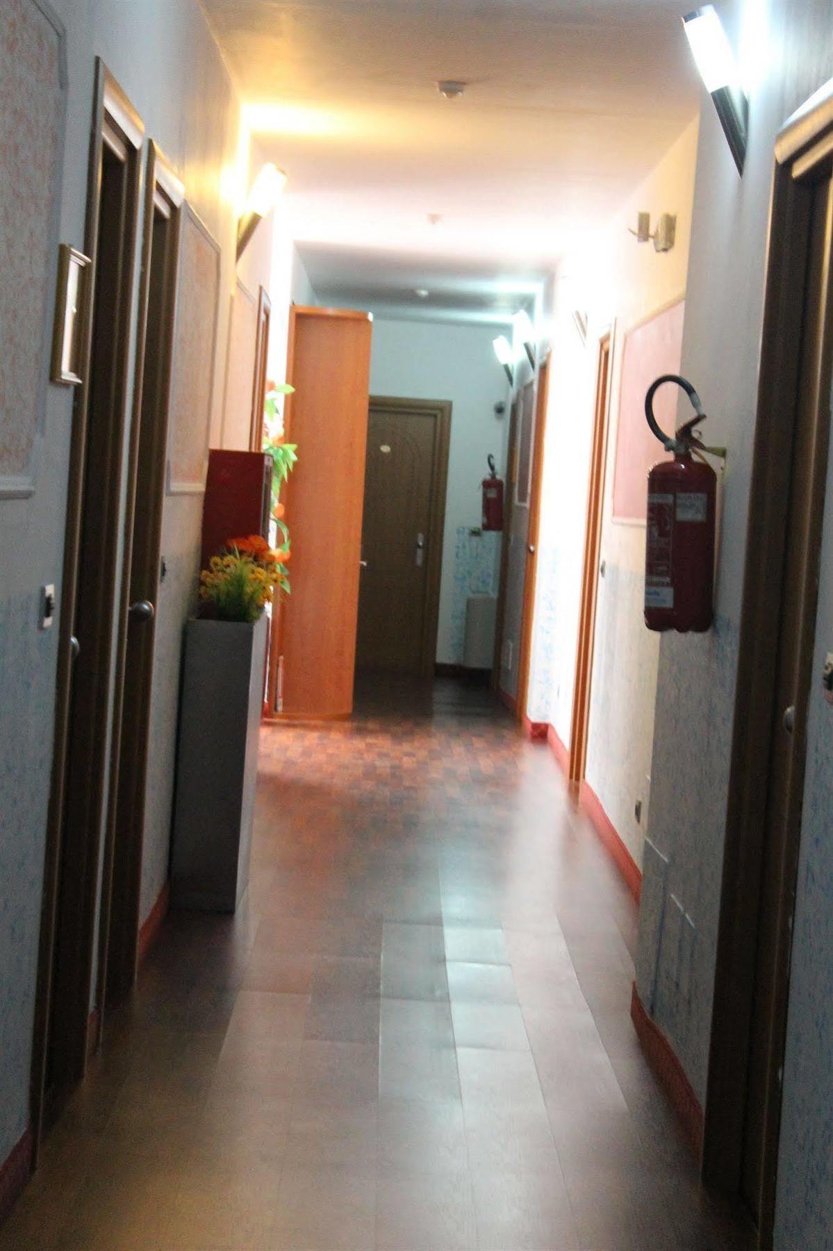Hotel Cavour Resort مونْكالييري المظهر الخارجي الصورة